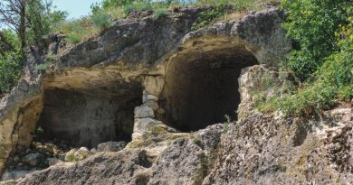 Атмосфера места: пещерный город Чуфут-Кале