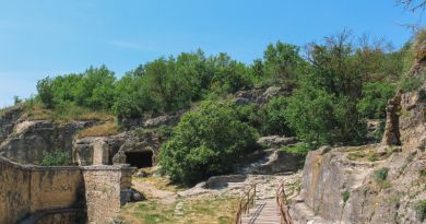 Остановка на маршруте — пещерный город Чуфут-Кале